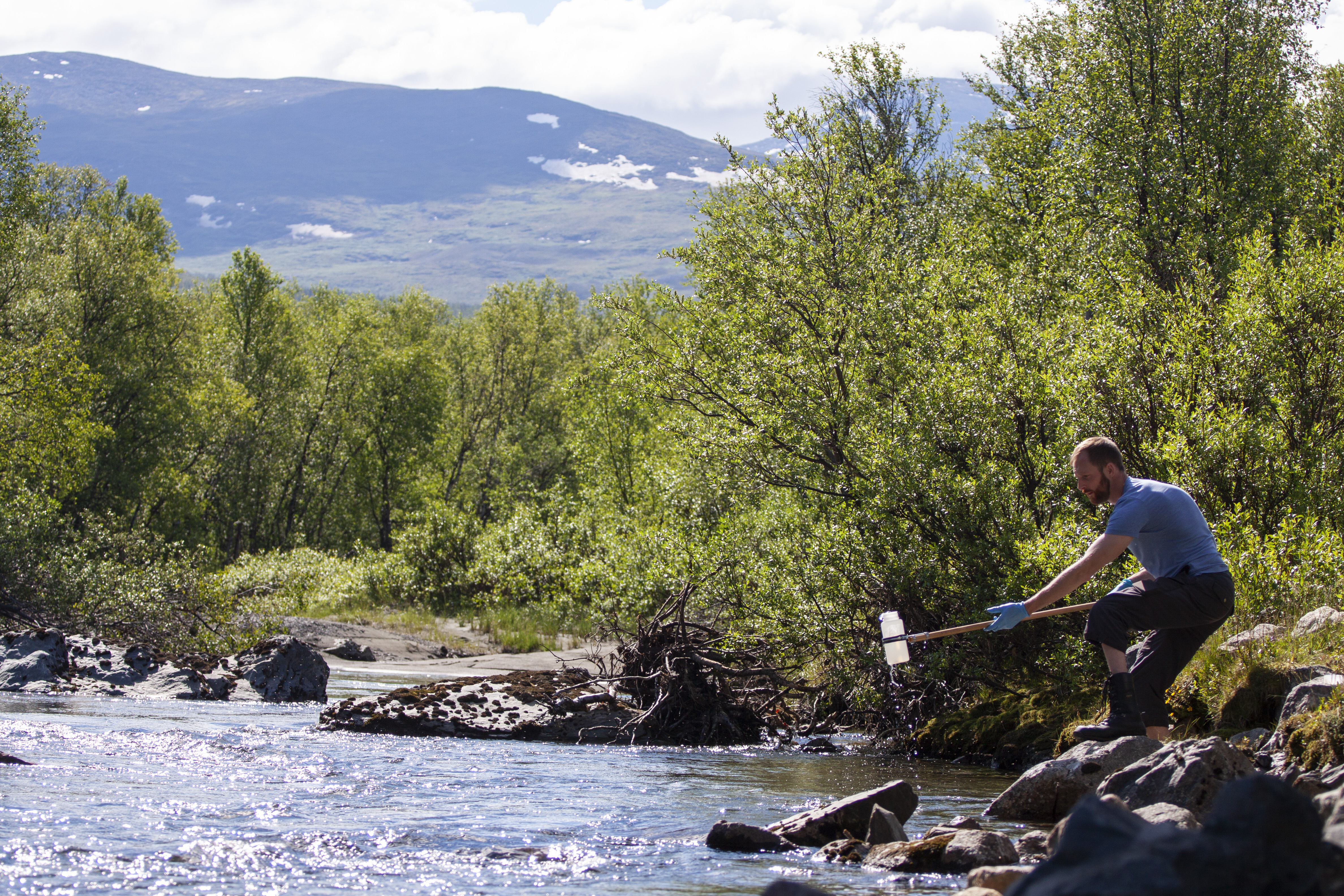 Vattenprov hämtas från Miellejohka
