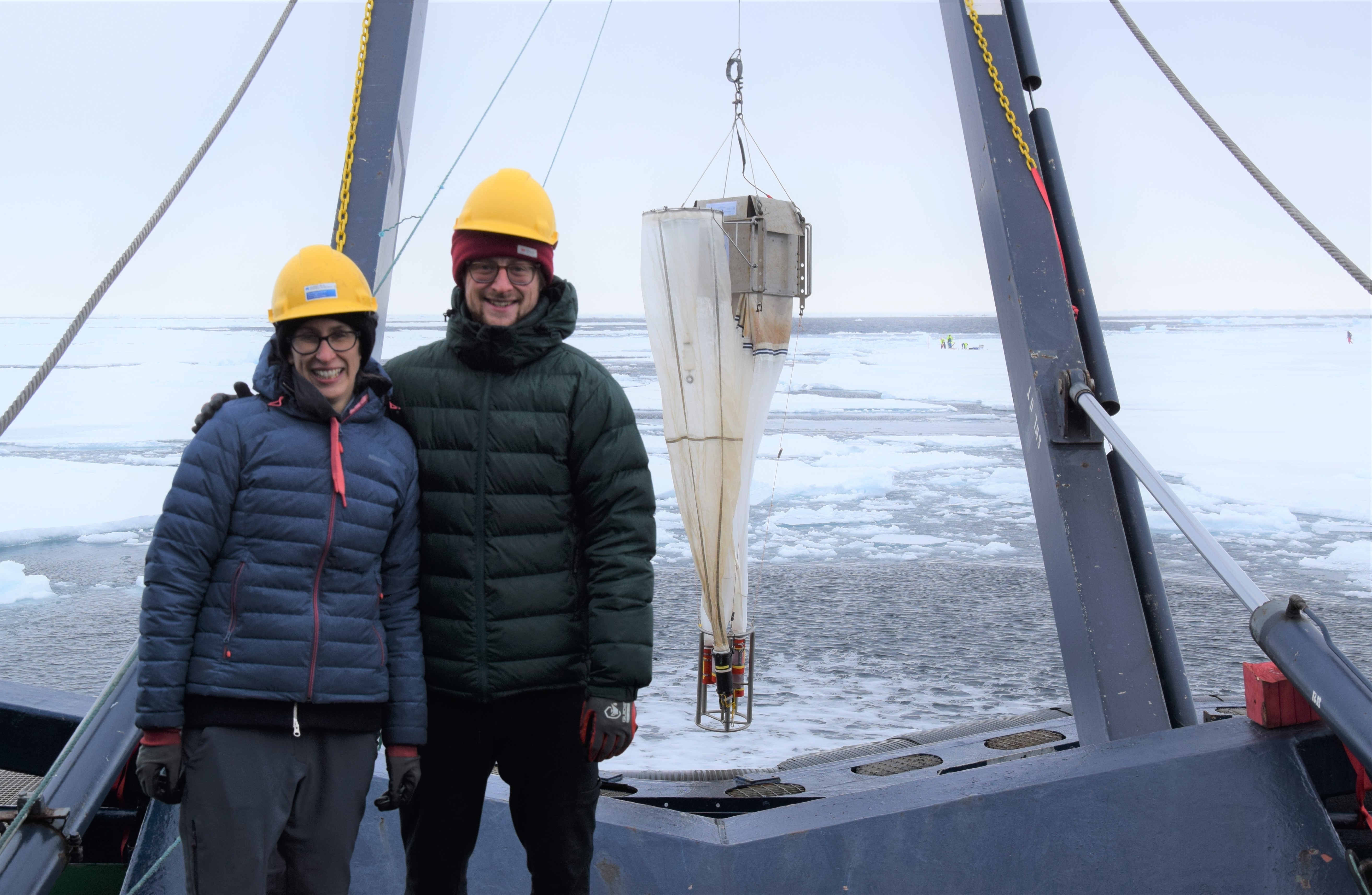 Clare Bird och Flor Vermassen på IB Oden, ett multinät syns i bakgrunden