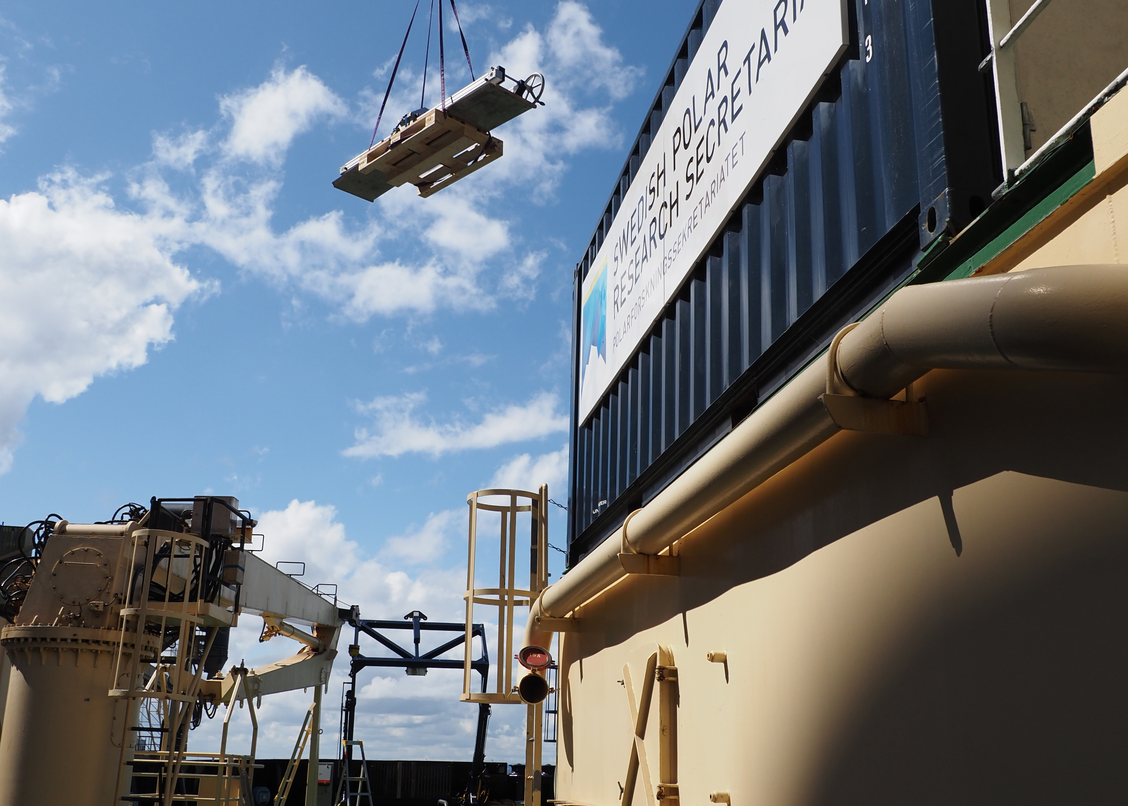 Isbrytaren Oden förbereds inför expeditionen Canada-Sweden Arctic Ocean 2025