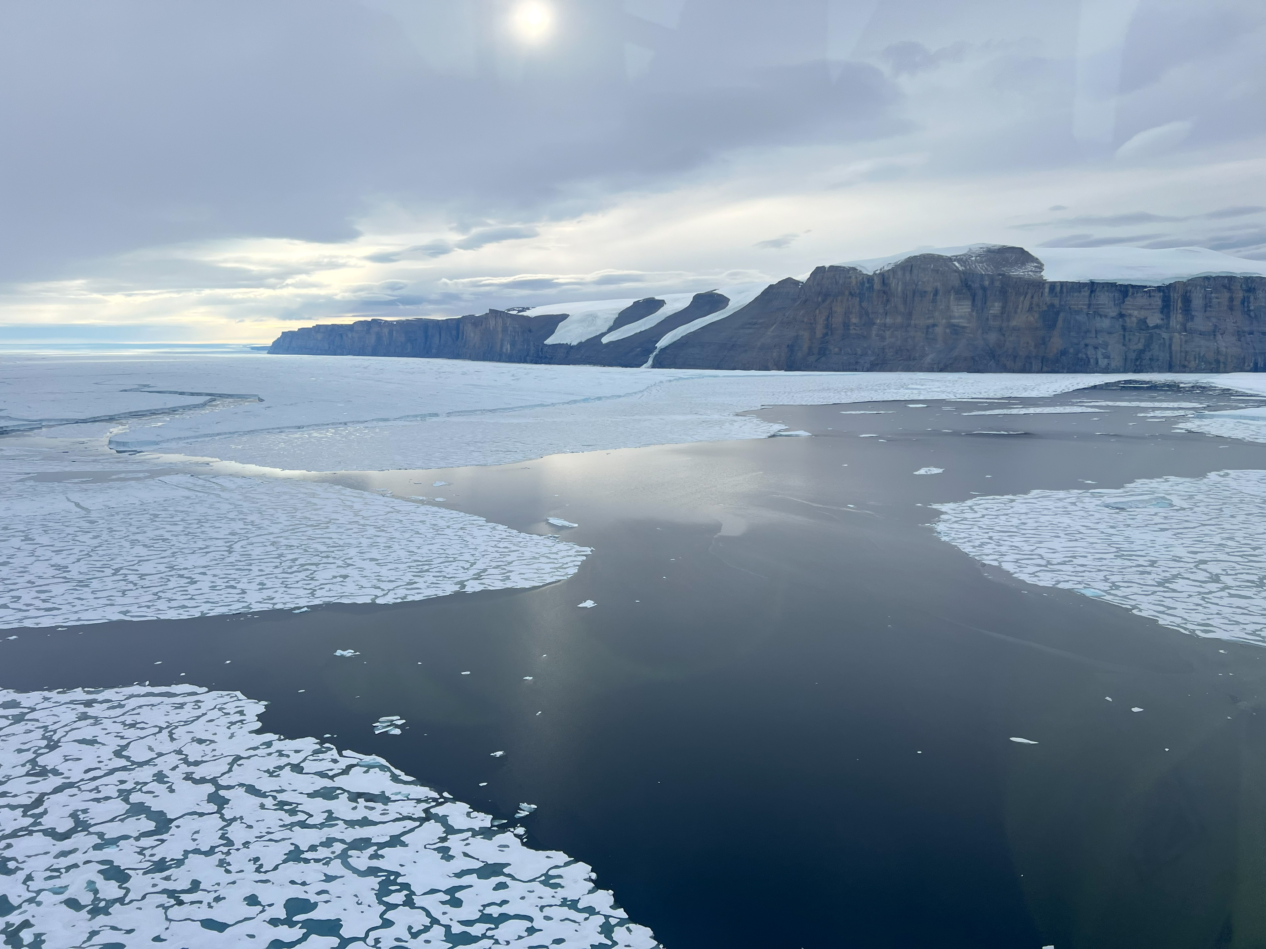Ryderglaciärens kalvningsfront i Sherard Osborn Fjord