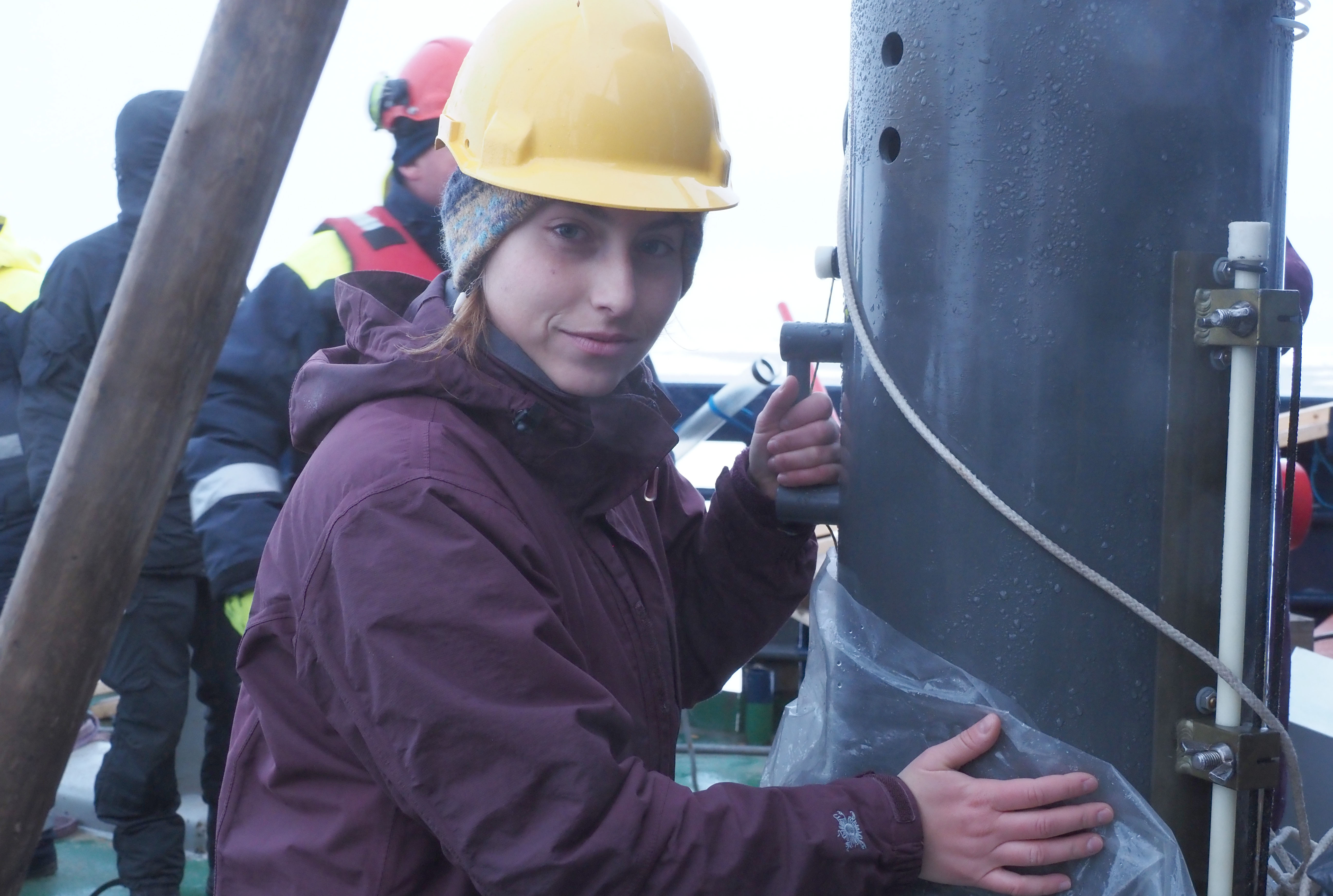 Ilaria Barale förbereder GoFlo-flaskan