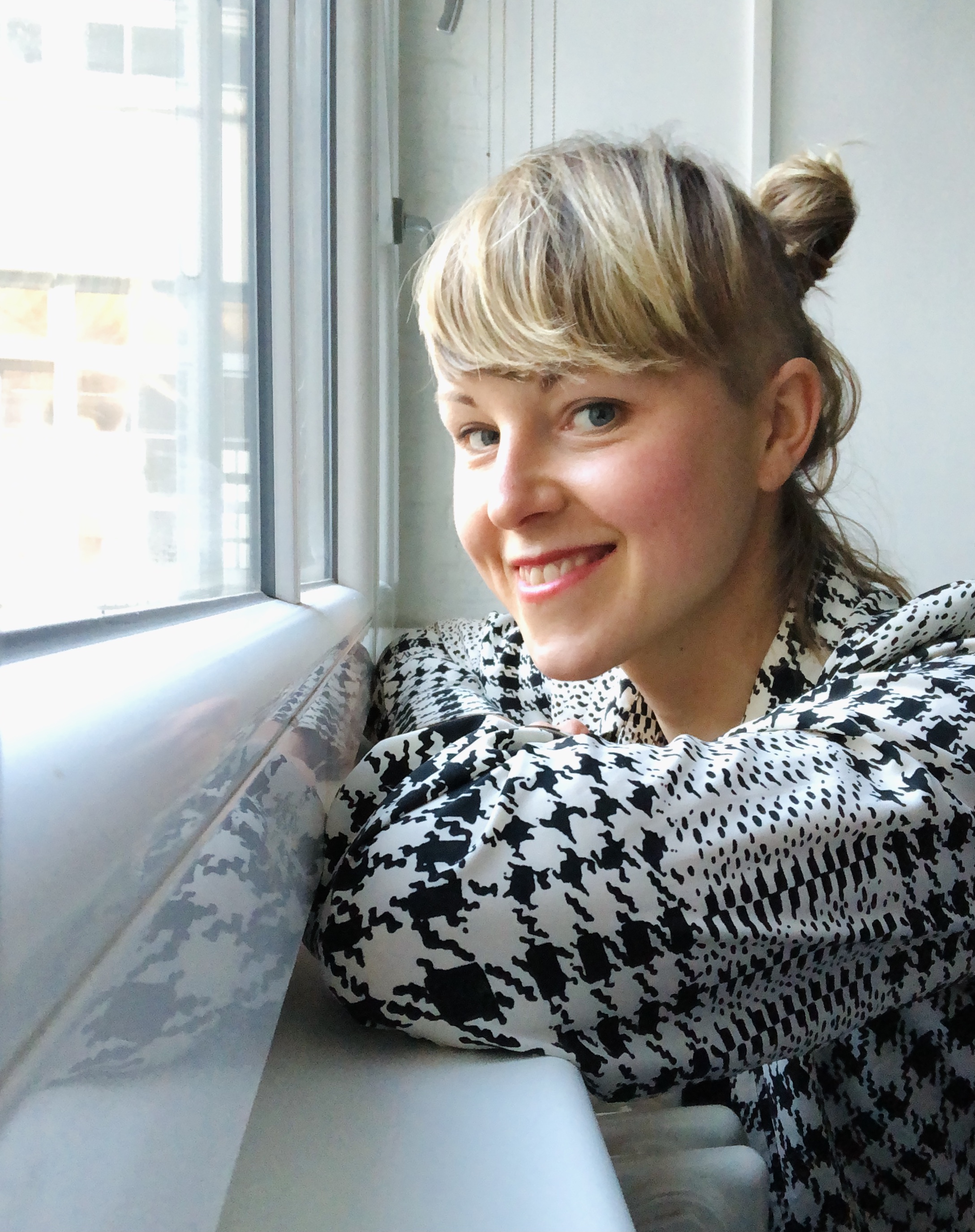 ”Jag är uppmärksam på detaljer och vaken för det som finns runt mig. Alltid med ett öga för stenar, linjer och punkter.”