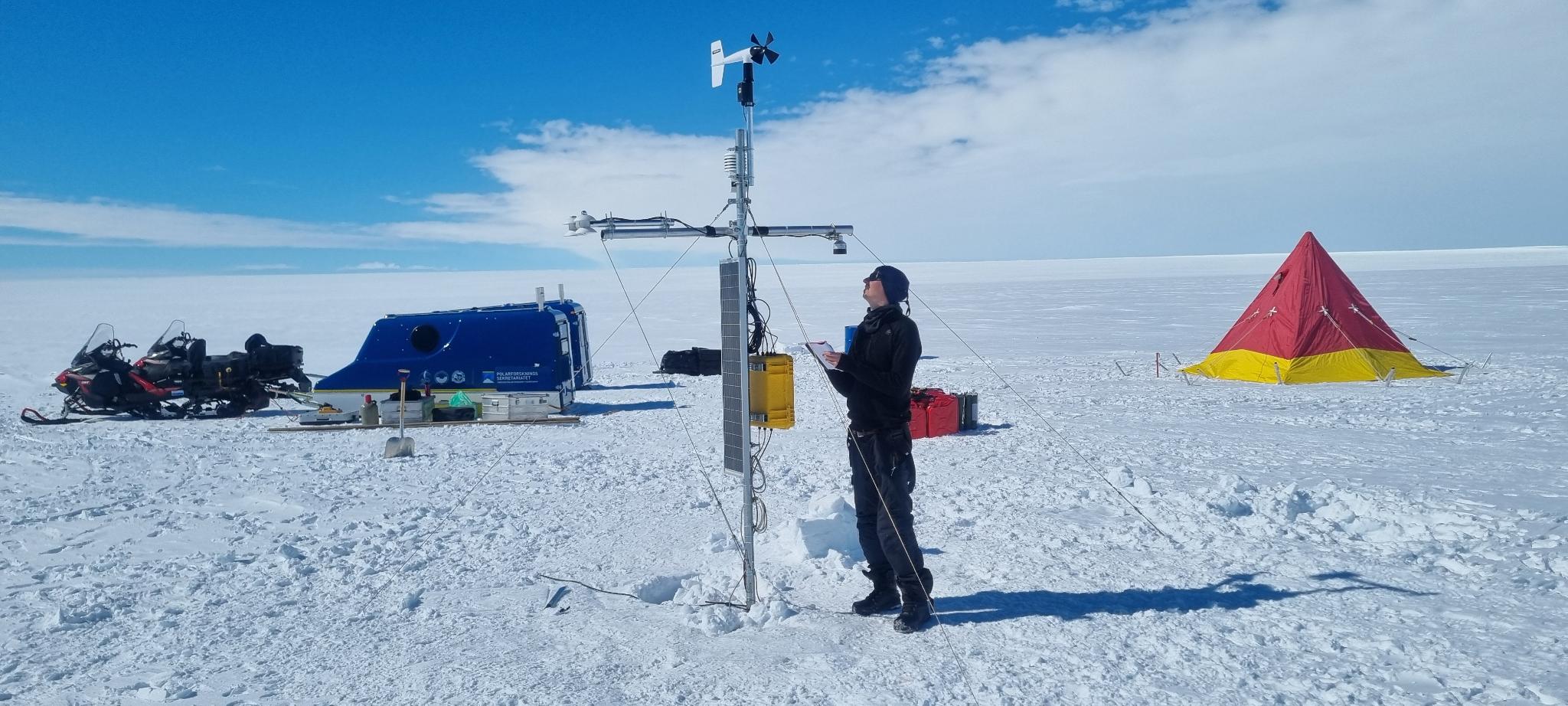 Från snö till sprickor: smältvattnets roll i Antarktis