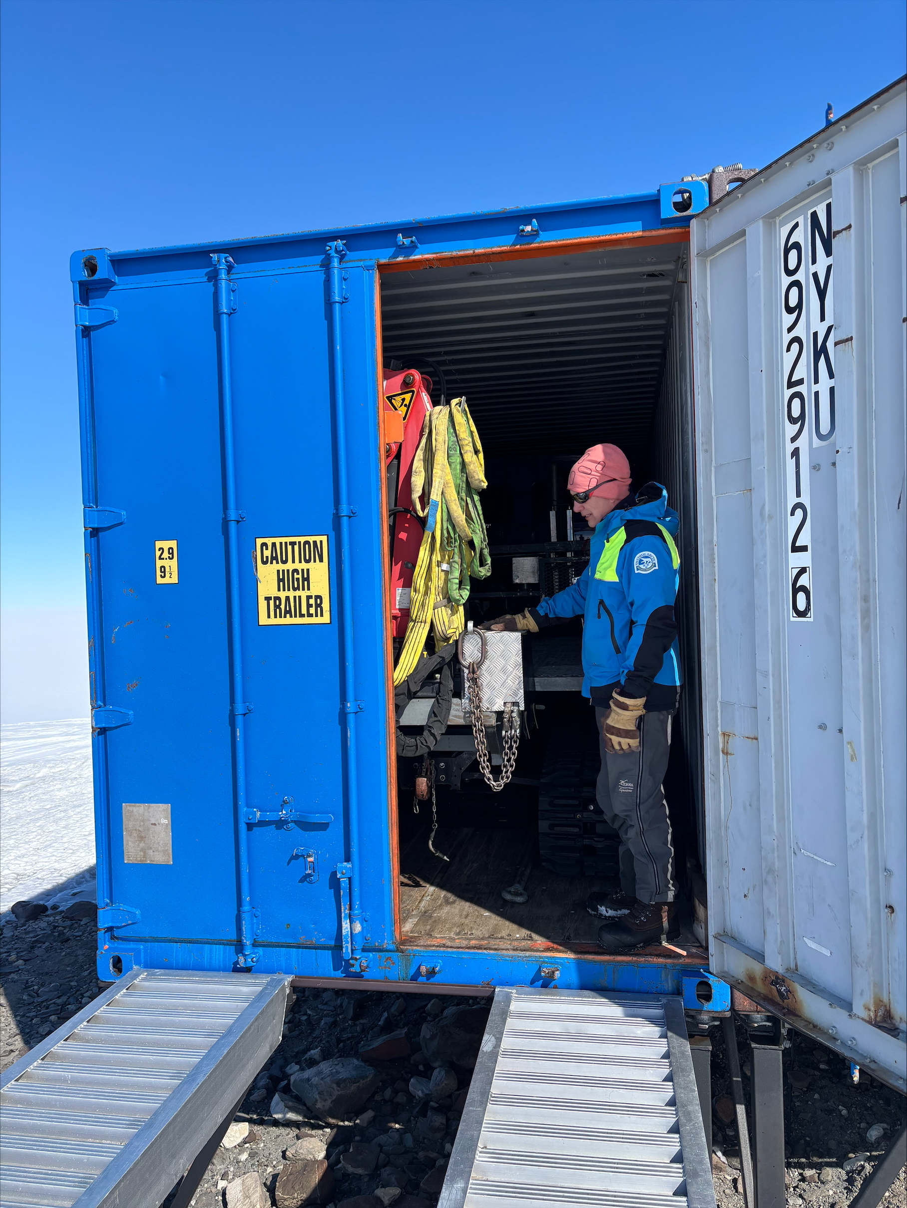 Bandvagn i en container